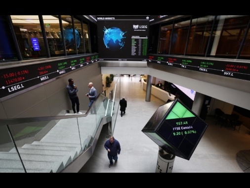 Borsa: l'Europa sale in attesa di Wall Street, Milano +0,6%