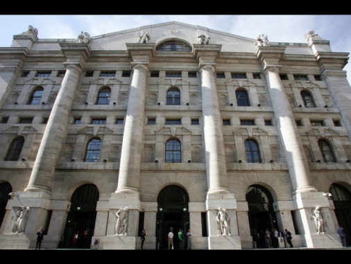 Borsa: l'Europa tiene con titoli Stato Usa calmi, spread a 100