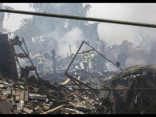 Kiev, '10 civili uccisi in raid russi in 24h, sgomberi in Sumy'