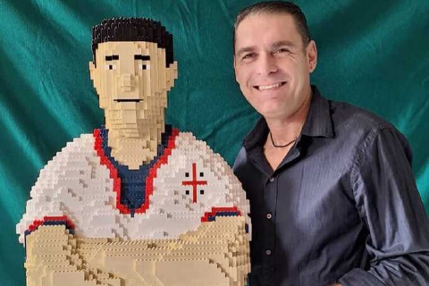 A Coverciano una statua di Gigi Riva in mattoncini Lego