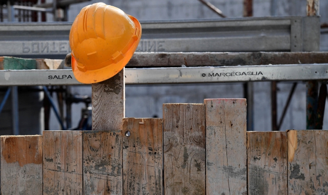 Si ferì alla mano in cantiere, prescritto il reato