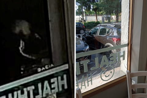 Calci e pugni per mezz’ora alla vetrata dal bar