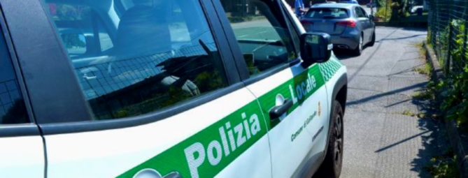 Guida un’auto rubata senza una gomma, arrestato