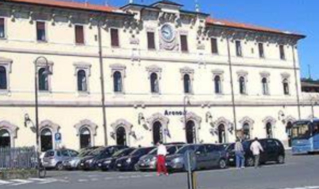 Giovane trovato morto in stazione ad Arona