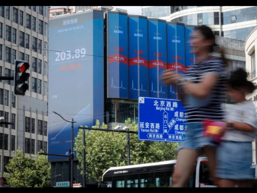 Borsa: Asia contrastata, in Europa attenzione al settore energia