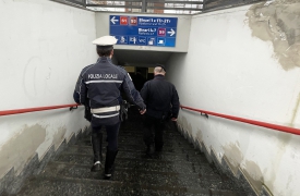 Scende sui binari della stazione, allarme a Saronno