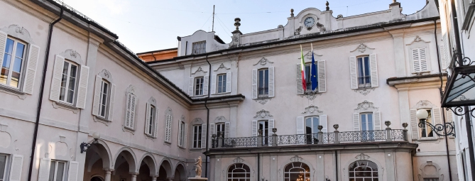 Duemila ore di ferie non godute: «Voglio 80mila euro»
