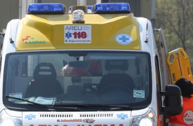 Tragedia in strada, si accascia al suolo e muore