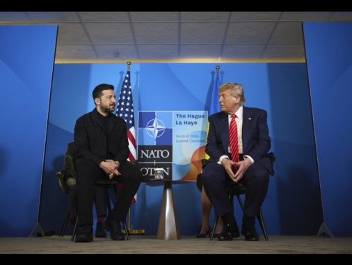 Ft, Zelensky parlerà domani con Trump