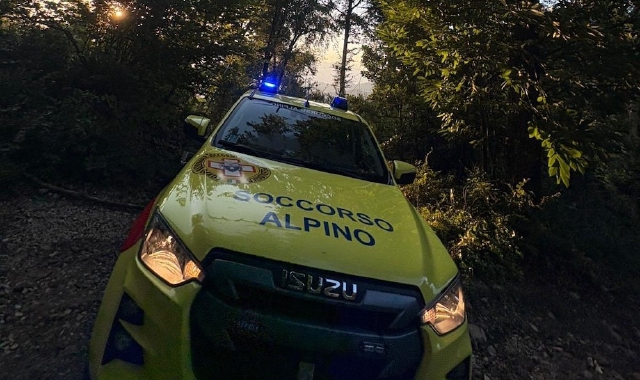 Cade in bici, 12enne soccorso in elicottero