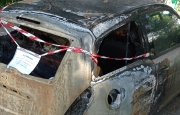 Varese, auto bruciate: «Qui da novembre»