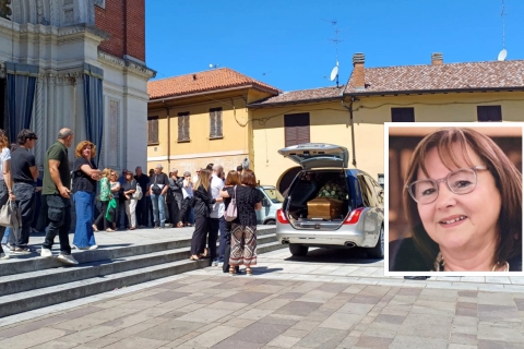 L’addio alla donna uccisa da un albero sradicato dal vento