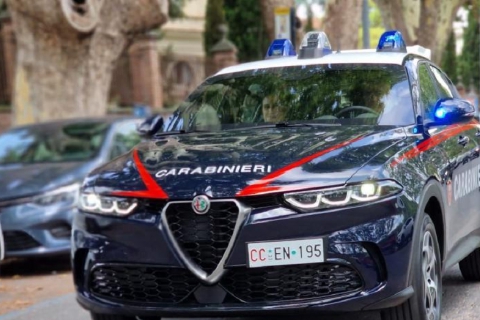 Tenta di rubare collari antipulci. Arrestato
