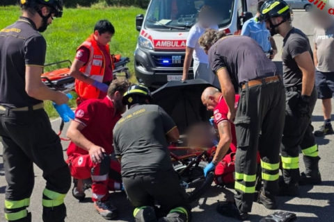Incastrato col piede nei raggi della bici