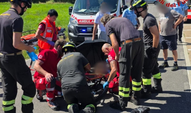 L’intervento di soccorso da parte dei vigili del fuoco e del personale del 118