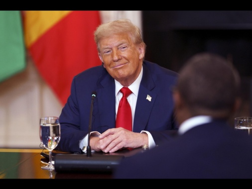 Gaffe di Trump,si complimenta con presidente Liberia per inglese