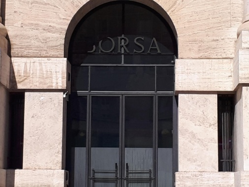 Borsa: Milano chiude debole (-0,72%), pesano Iveco e Unicredit
