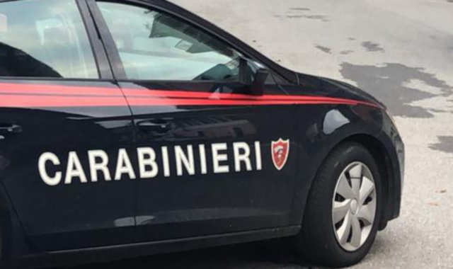 Sorpreso nel cortile dell’ex compagno: arrestato 43enne