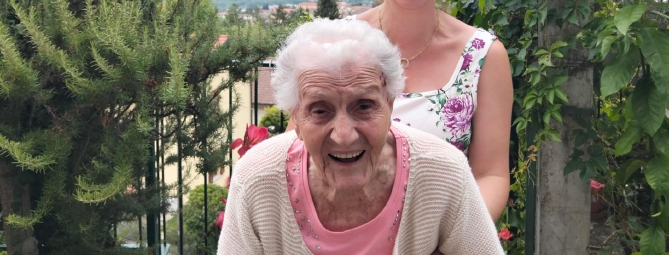 I 104 anni di Ernesta, tra letture e famiglia