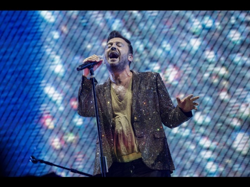 Hit parade, Cremonini debutta in vetta album
