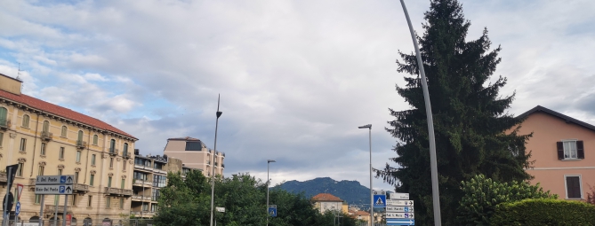 Varese, sole tiepido