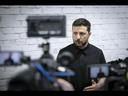 Zelensky, 'per la pace servono colloqui diretti con Putin'