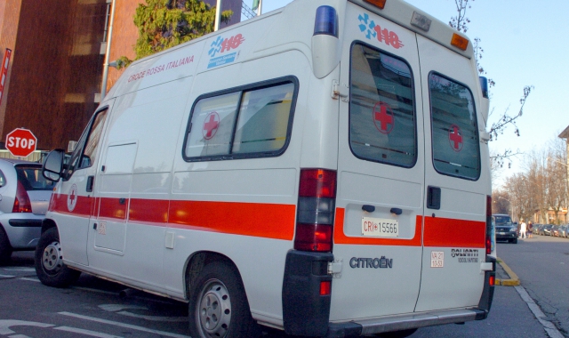 Sul posto l’intervento dell’ambulanza del 118  (foto Archivio)