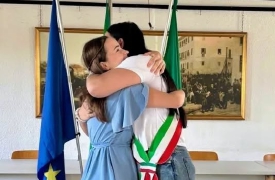 Dalla scuola all’abbraccio in municipio: Miranda è italiana