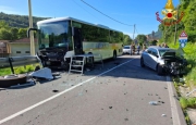 Scontro tra auto e bus: grave un 22enne