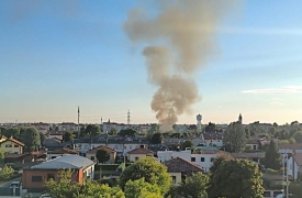 Baracca in fiamme, finestre chiuse a Cerro