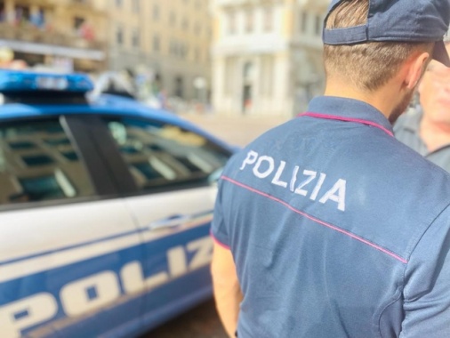 Ragazza violentata in caserma abbandonata, tre arresti