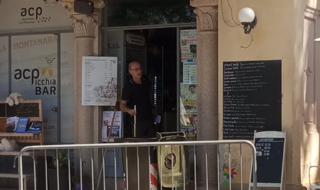 Spaccata e furto al bar di Villa Giulia