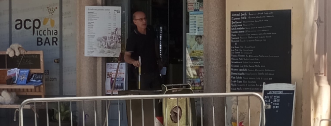 Spaccata e furto al bar di Villa Giulia