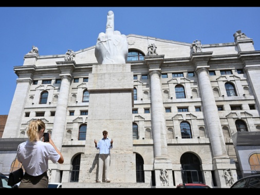 Borsa: Milano chiude in calo, -0,1%