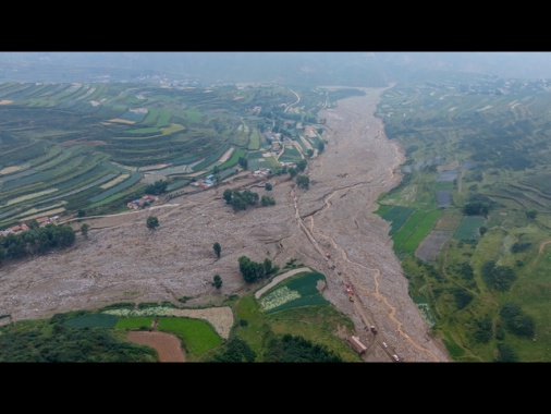Cina, alluvione improvvisa causa 8 morti e 4 dispersi