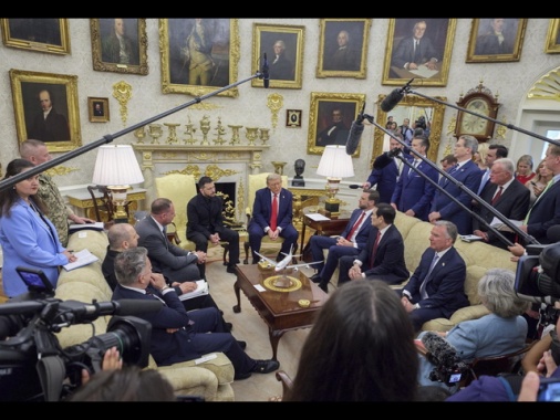 'I colloqui tra Trump, Zelensky e i leader riprendono'