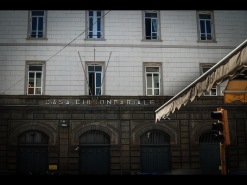 ++ Due detenuti evadono dal carcere di Napoli-Poggioreale ++