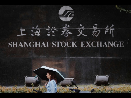 Borsa: Shanghai chiude a +1,04%, Shenzhen a +0,81%