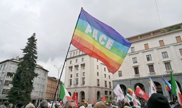 Una manifestazione nella centralissima piazza Monte Grappa a sostegno della Palestina e contro la guerra