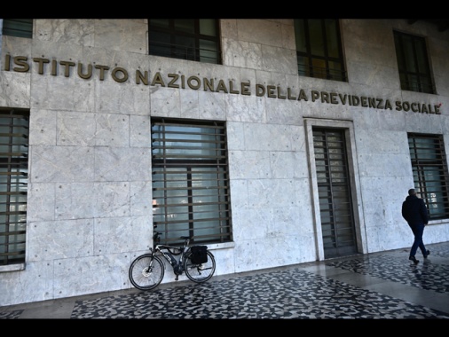 Inps, retribuzioni medie donne inferiori del 25% agli uomini