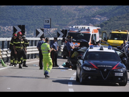 Anziano su carrozzina elettrica investito e ucciso