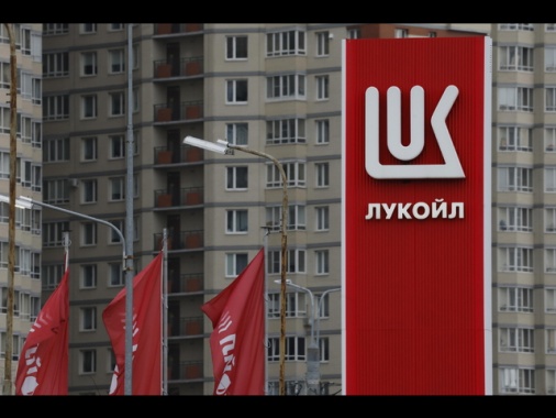 Lukoil, trattative per cedere asset all'estero a Gunvor