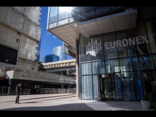 Borsa: Europa in rialzo, occhi su dati macro Usa, Milano +0,7%