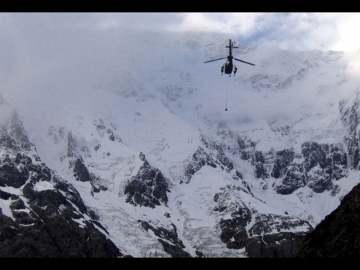 Alpinisti italiani dispersi in Nepal, ricerche in corso