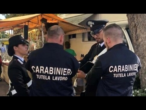 Cade da silos a 10 metri altezza, morto giovane operaio