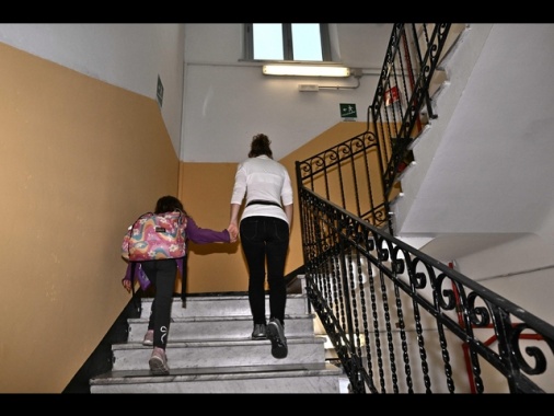 Firmato rinnovo contratto scuola, aumenti medi di 150 euro