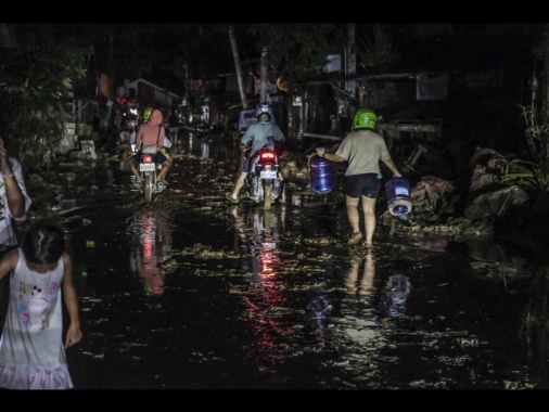 Il tifone Kalmaegi si abbatte sul Vietnam, 5 morti e 7 feriti