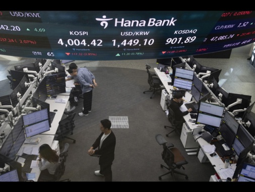 Borsa: l'Asia chiude in calo, pesano i dubbi su tecnologia