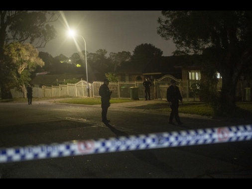Polizia australiana, gli uomini che hanno sparato sono padre e figlio
