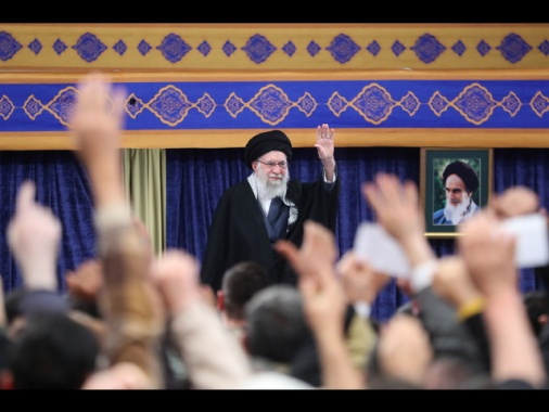 Khamenei, 'la Repubblica islamica non cederà'
